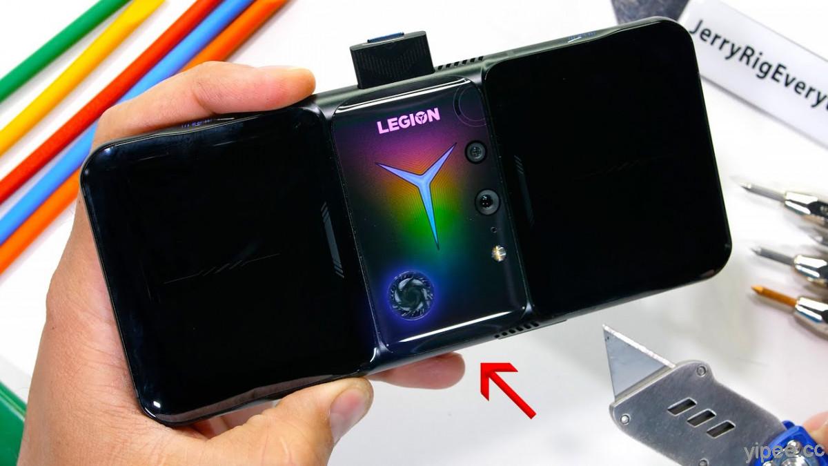【影片】小心坐爆的手機再 +1！YouTuber 實測聯想 Legion Phone Duel 2 斷成三截