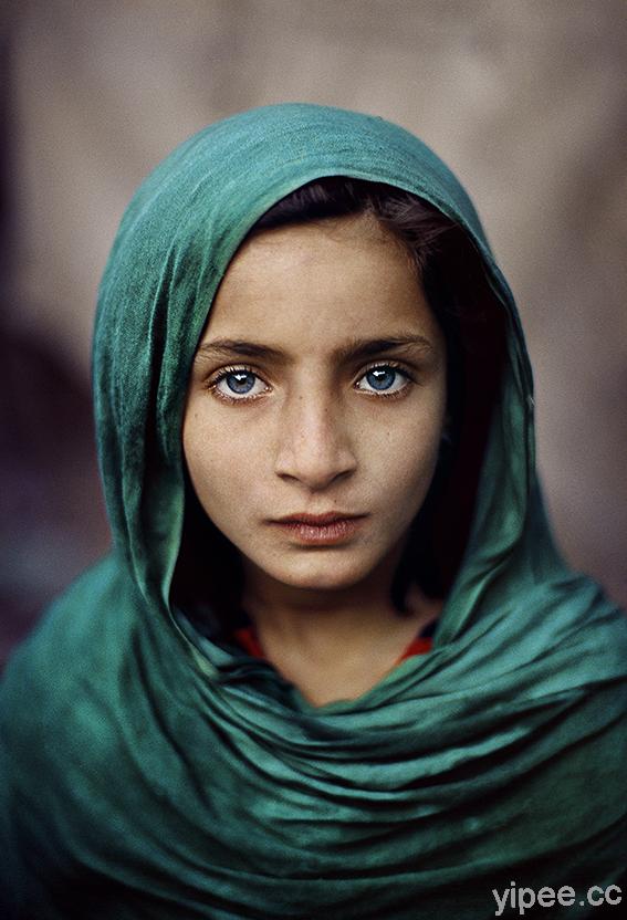 史蒂夫·麥柯里舉辦《人類之眼》攝影展，「阿富汗少女」穿透靈魂的綠色眼睛！