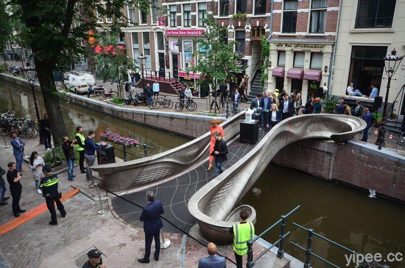 全球第一座 3D 列印鋼橋在荷蘭運河上啟用，橋身內建感測器可監測結構安全與行走人數