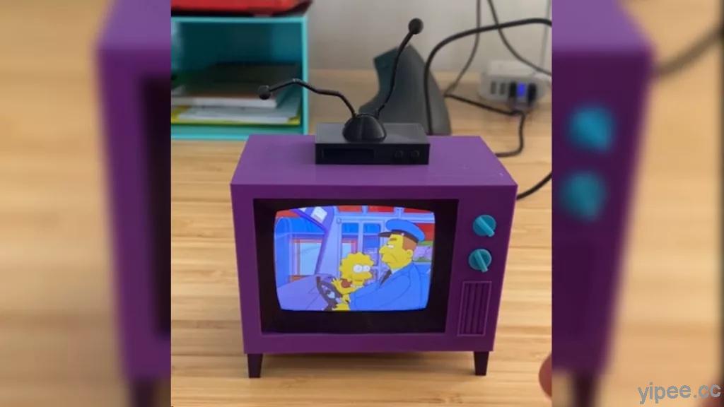 太愛《辛普森家庭》！國外網友以樹莓派復刻卡通裡的紫色電視機