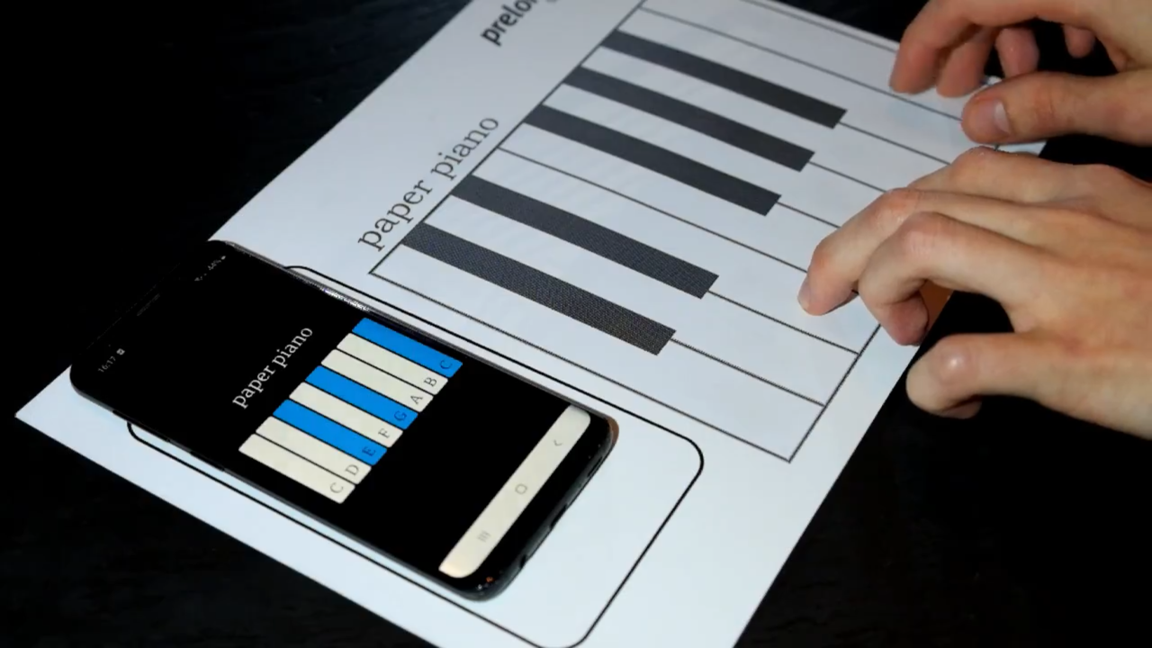 用紙做的鋼琴也能彈奏音樂？這款紙鋼琴搭配智慧手機就能演奏音樂
