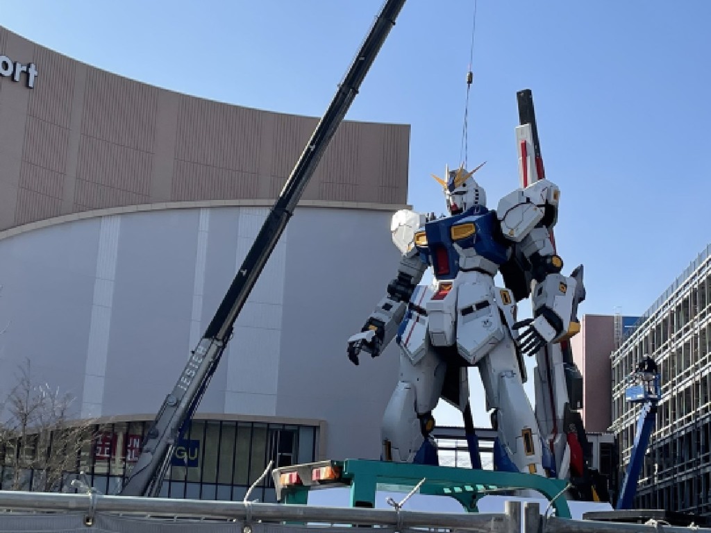 【影片】日本福岡「RX-93ff ν鋼彈」站起來了！高達 24.8 公尺將於 2022 春季完工見客