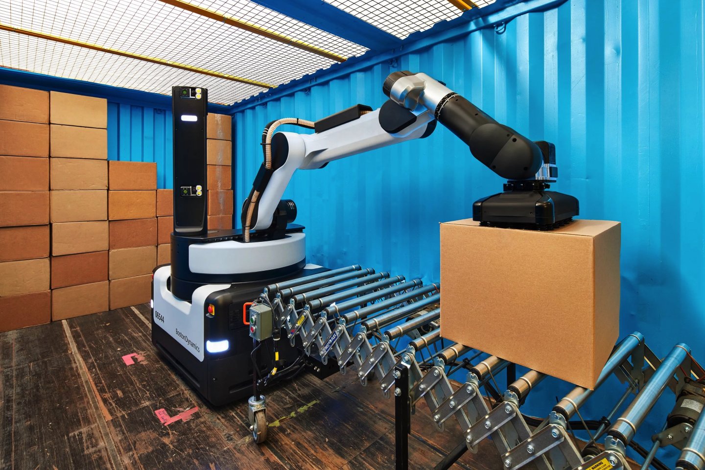 【影片】波士頓動力推出 Stretch 倉庫搬貨機器人，每小時可搬運 800 個 20 公斤包裹