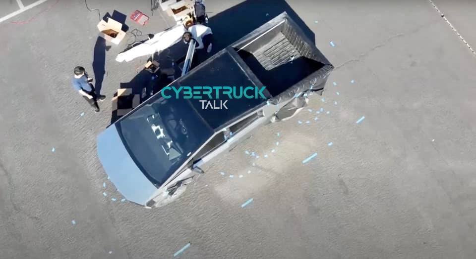 特斯拉員工正幫 Tesla Cyber​​truck 偽裝中，即將進行道路測試