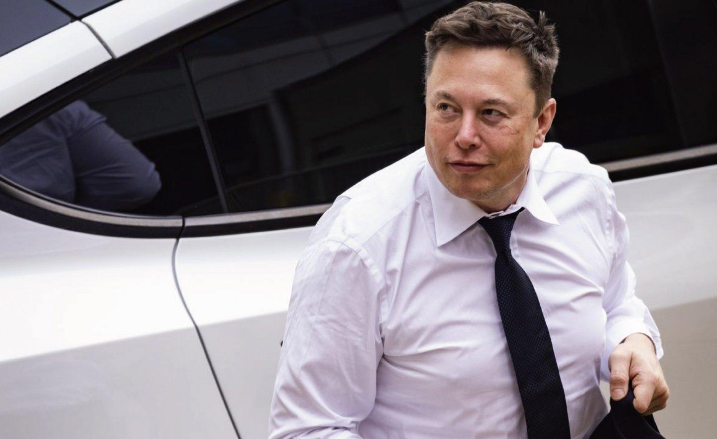 Elon Musk 馬斯克：Tesla 特斯拉計畫一年內推出不需要真人駕駛的真正自動駕駛車