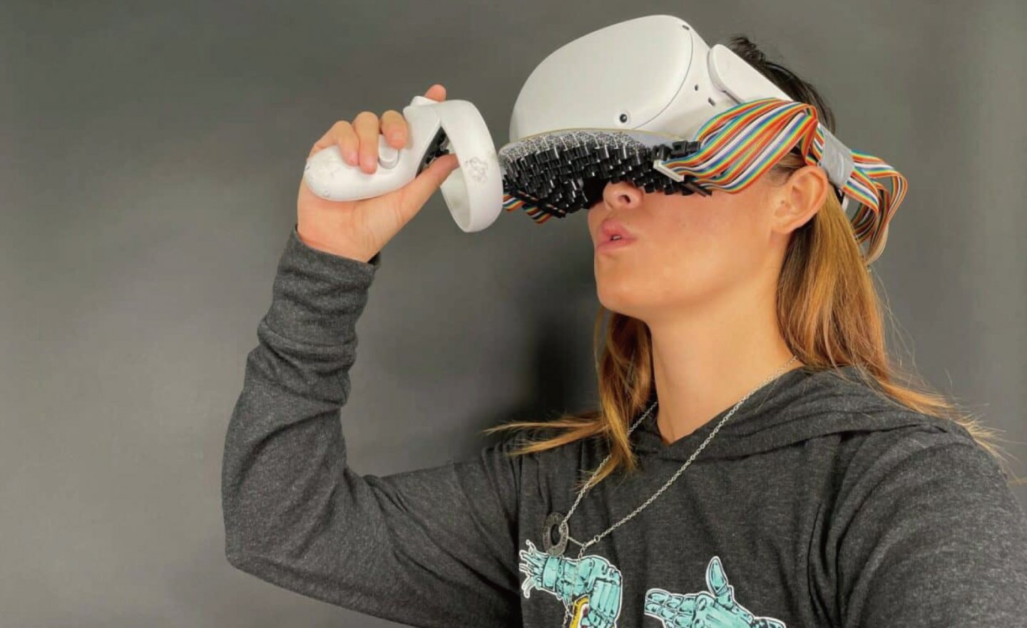 【影片】專為 VR 頭戴顯示器開發的超音波觸感系統，讓你能體驗接吻、喝水、刷牙的感受