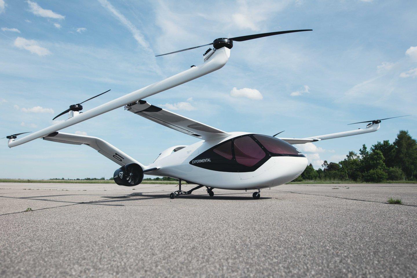 【影片】Volocopter 新款 4 人座電動飛行汽車 VoloConnect  首次試飛成功，將提供中長程運輸