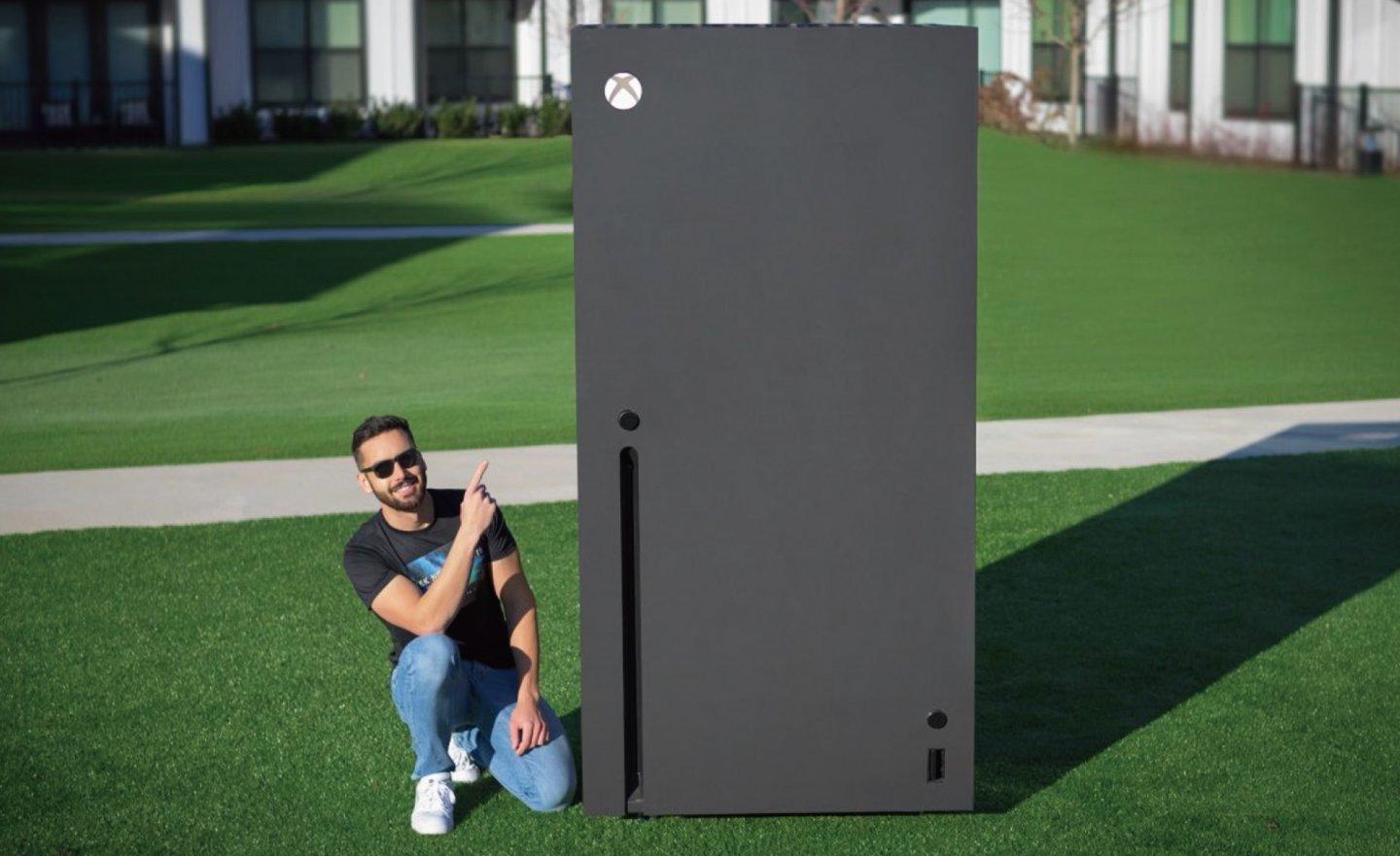 YouTuber 打造全球最大的 Xbox Series X 遊戲機，高度超越 2 公尺