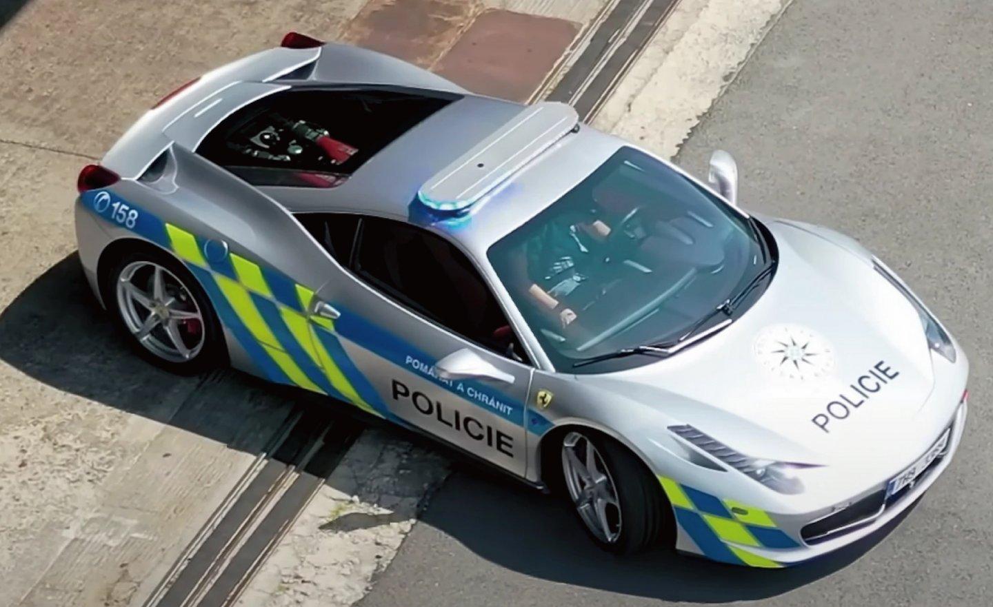 【影片】捷克警方將查獲沒收的法拉利 458 Italia 變成警車