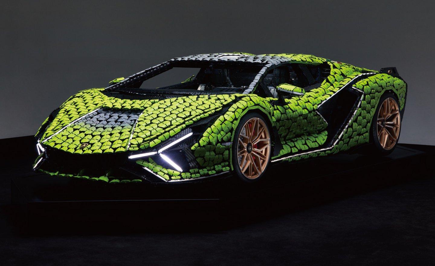 樂高打造 1:1 藍寶堅尼 Lamborghini Sián FKP 37，由 15 位高手聯手組裝 40 萬片積木而成