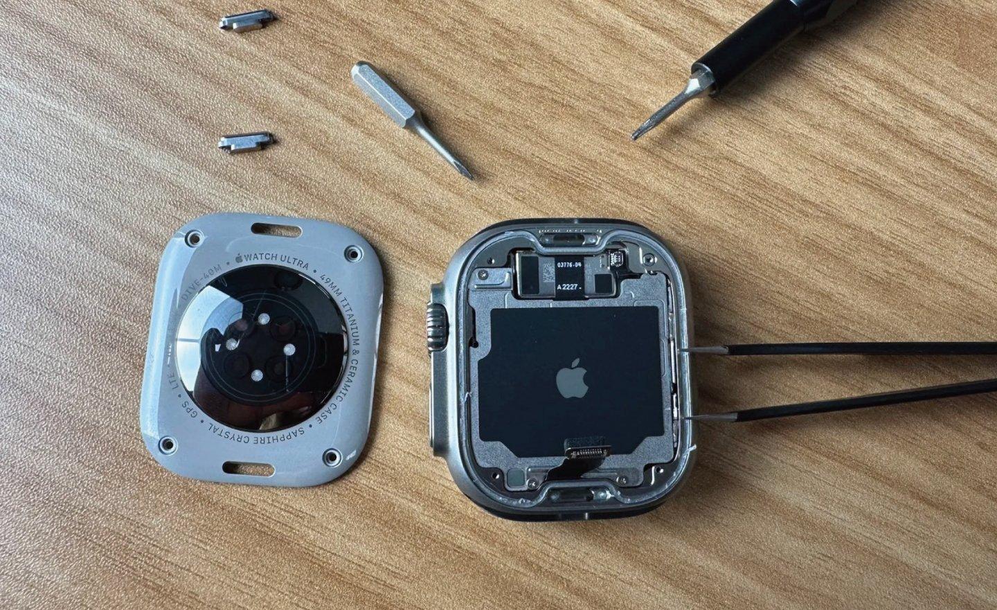 外媒實測拆解 Apple Watch Ultra，建議使用者千萬不要輕易嘗試