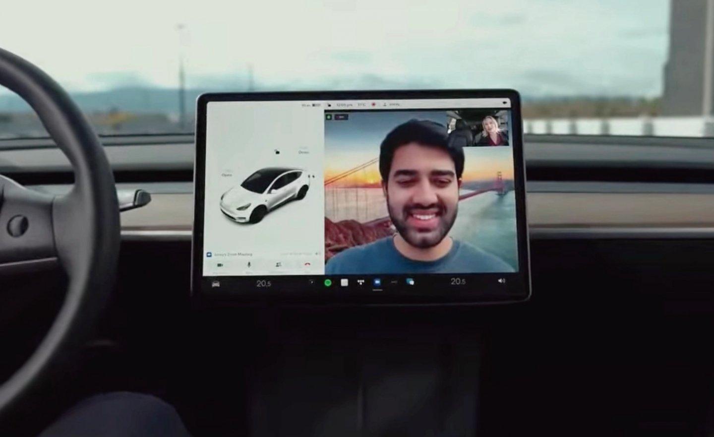 開車不能用手機！但 Tesla 特斯拉車上卻能用 ZOOM 開視訊會議