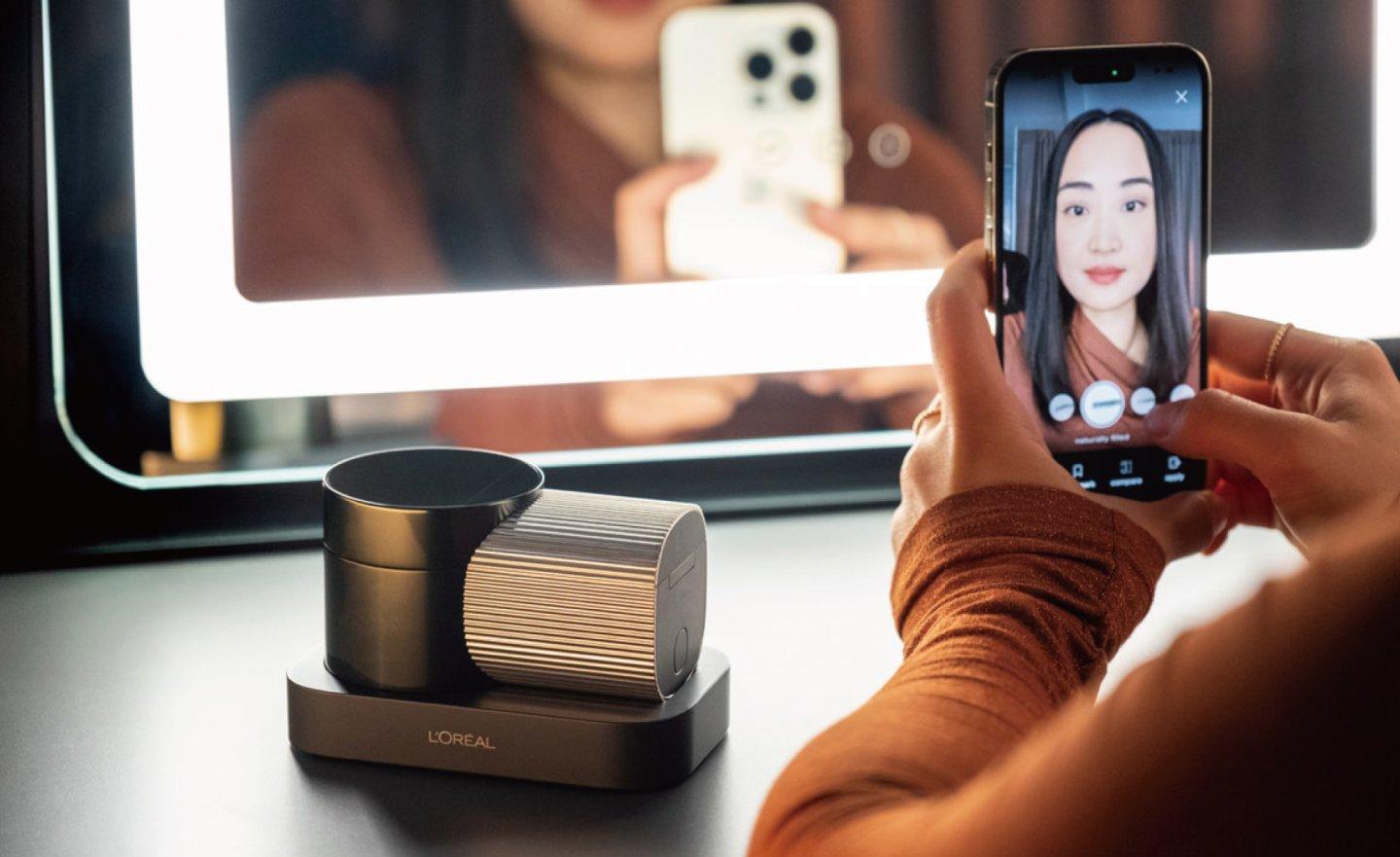 【CES 2023】有了它再也不用霧眉了！L’Oréal 讓 iPhone 幫你「列印」眉毛！