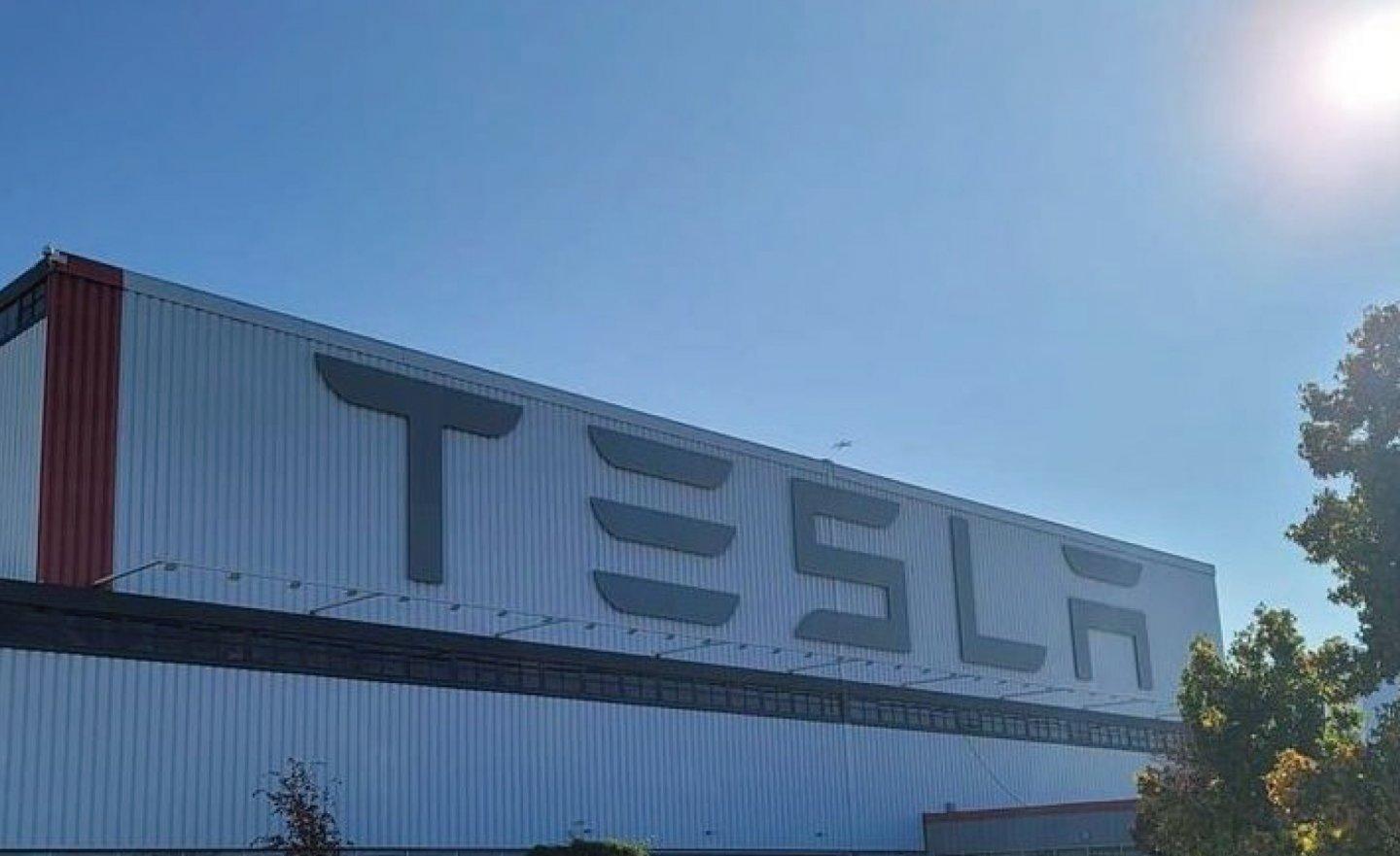 Tesla 特斯拉印尼超級工廠有譜？傳目標年產 100 萬輛電動車