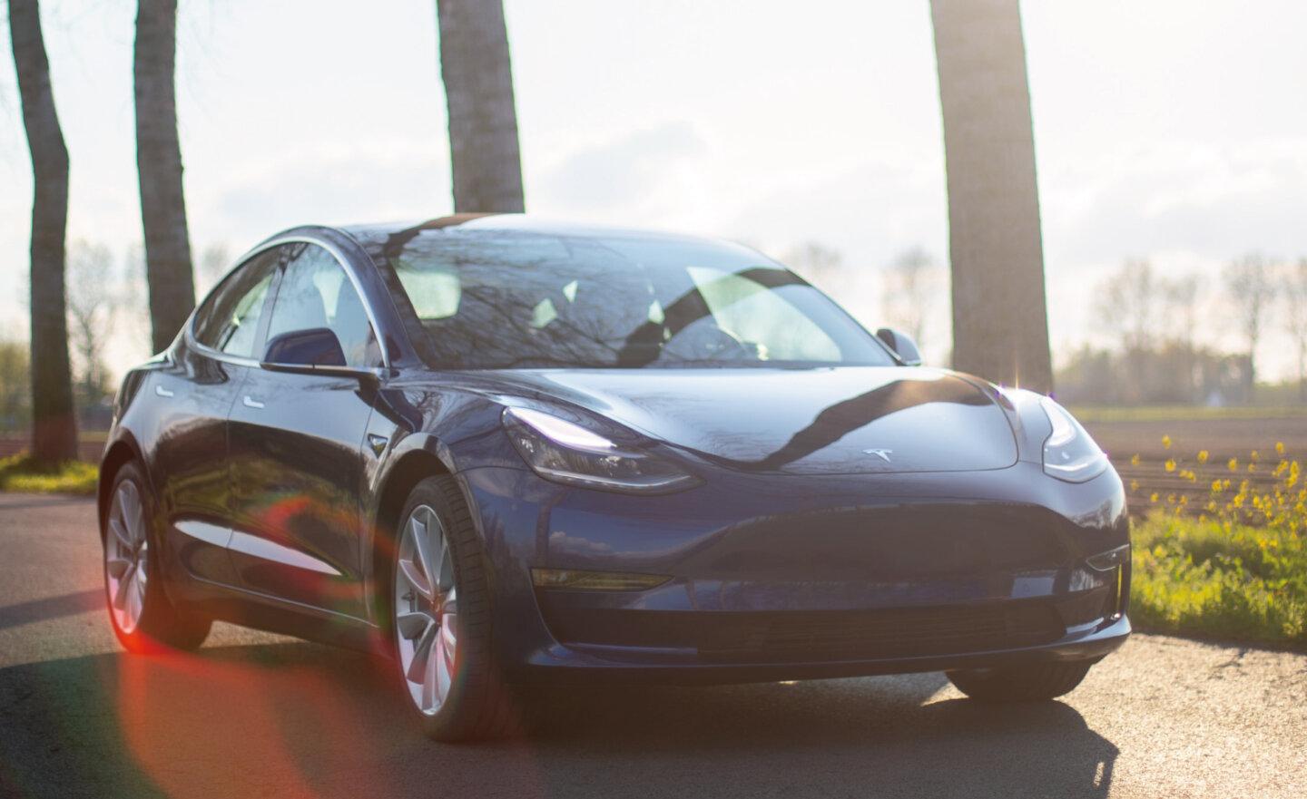 《彭博社》針對 Model 3 車主調查，多數車主愛 Tesla 特斯拉卻不愛馬斯克