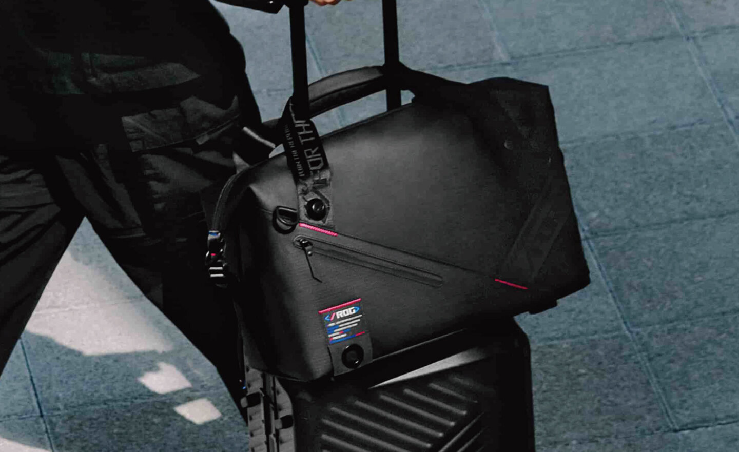 華碩打造一系列 ROG SLASH 登機箱、旅行袋