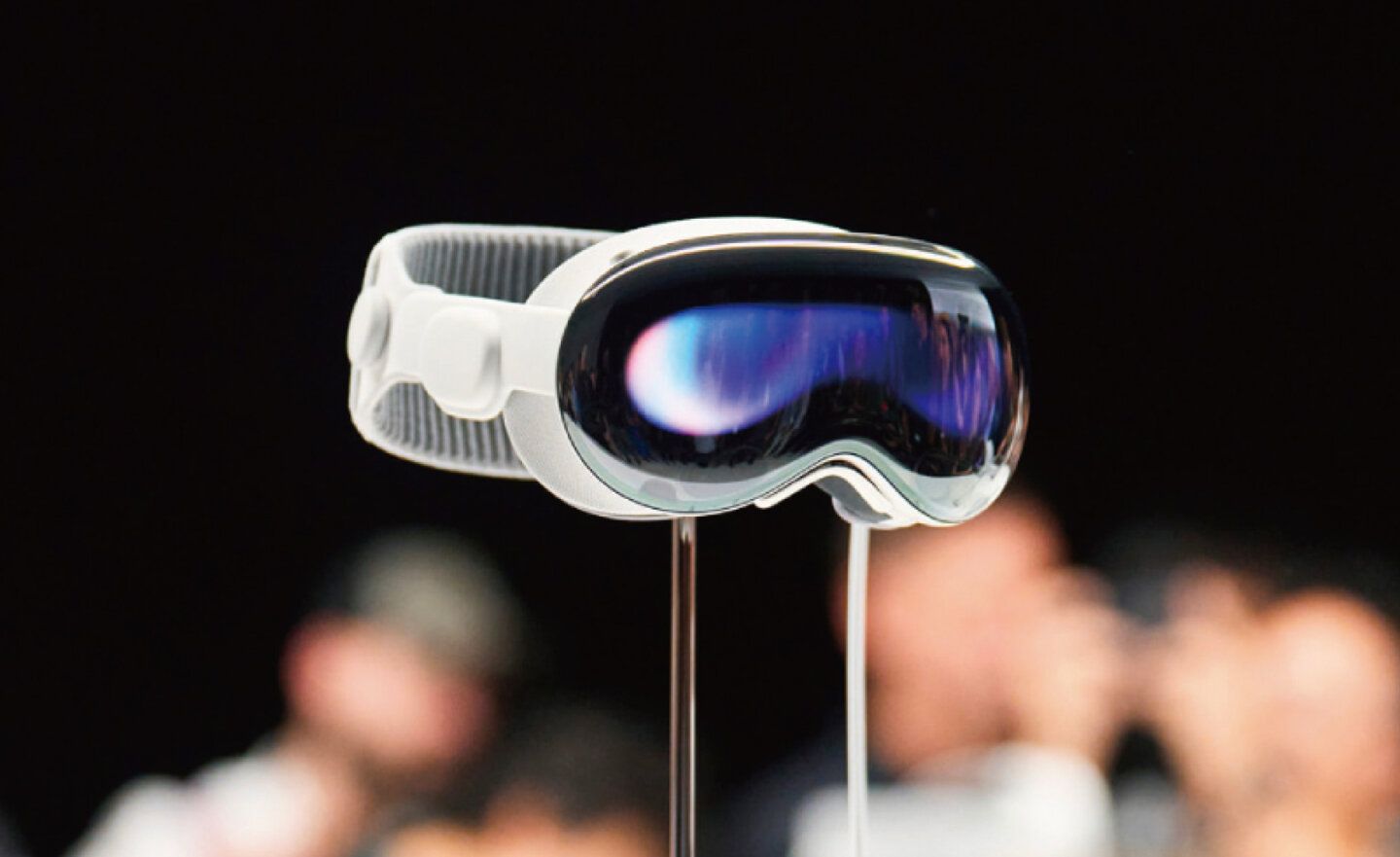 《彭博社》爆料第二代 Apple Vision Pro 最快要等到 2026 年底前才會推出