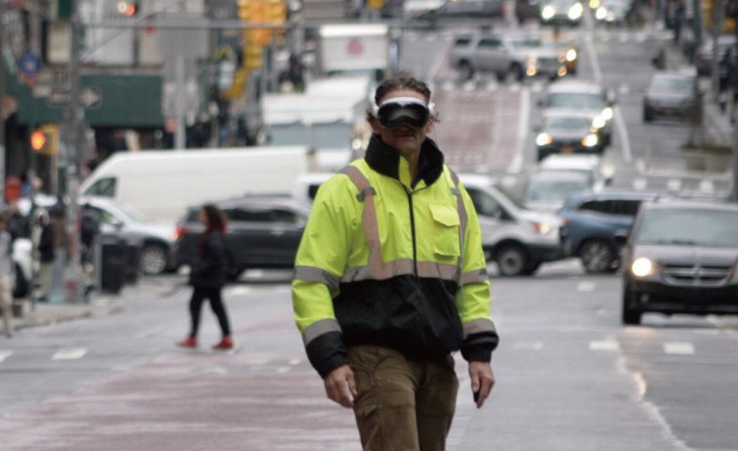 Youtuber 戴上 Apple Vision Pro 在紐約街頭實測，來一場瘋狂旅行