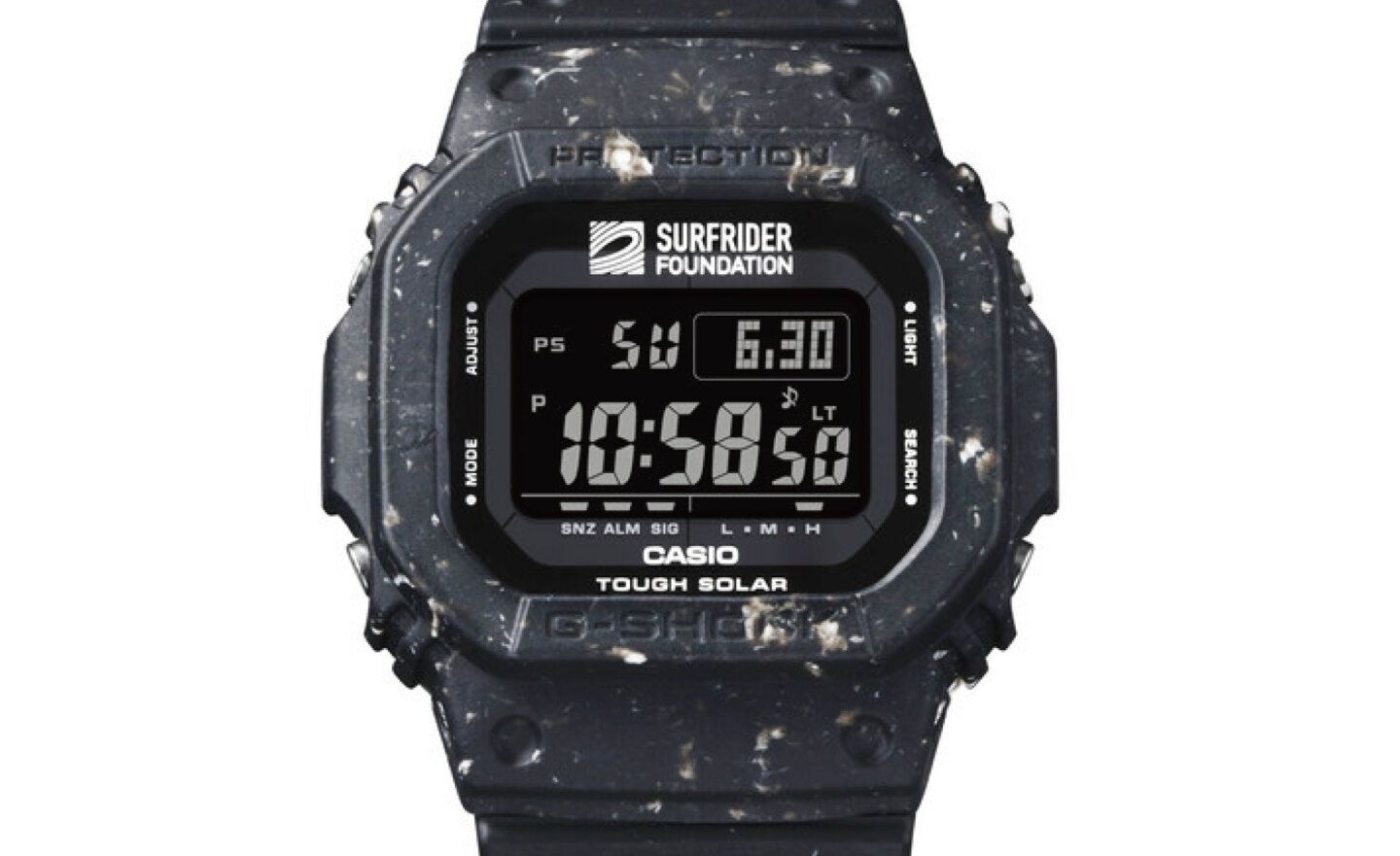 卡西歐與衝浪者基金會合作設計的 G-SHOCK 手錶，樹脂表圈和表帶採用回收廢料製作