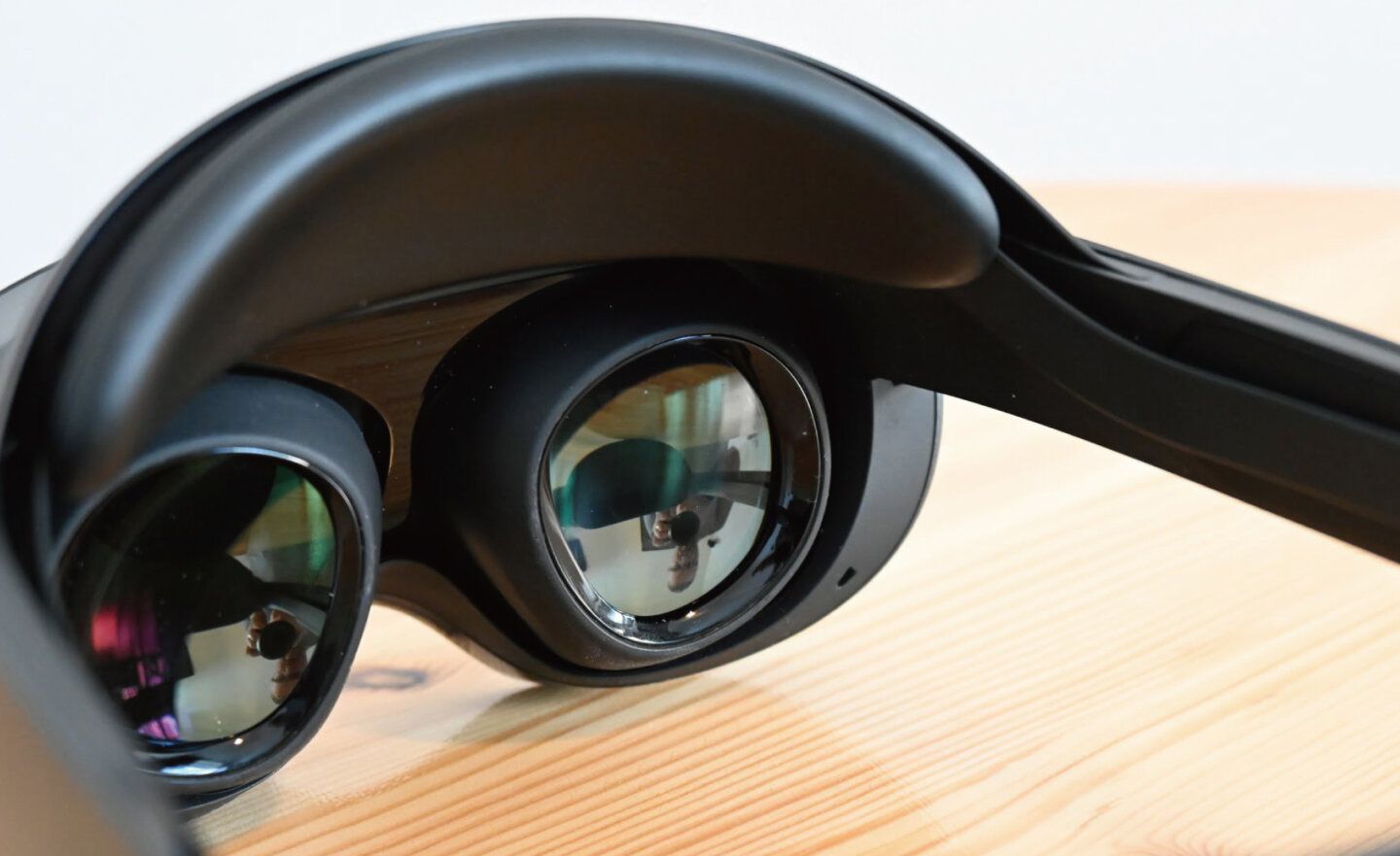 外媒爆料 Meta 與 LG 合作開發的 VR 頭戴裝置已取消，新一代裝置要等到 2027 年