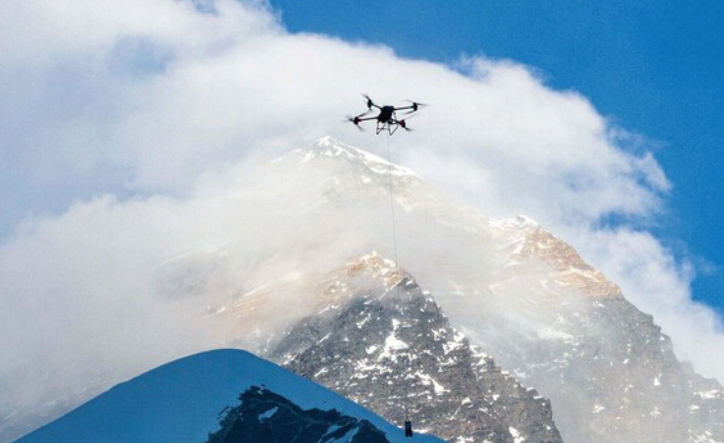 DJI 大疆與尼泊爾合作完成全球首次珠穆朗瑪峰無人機運輸測試