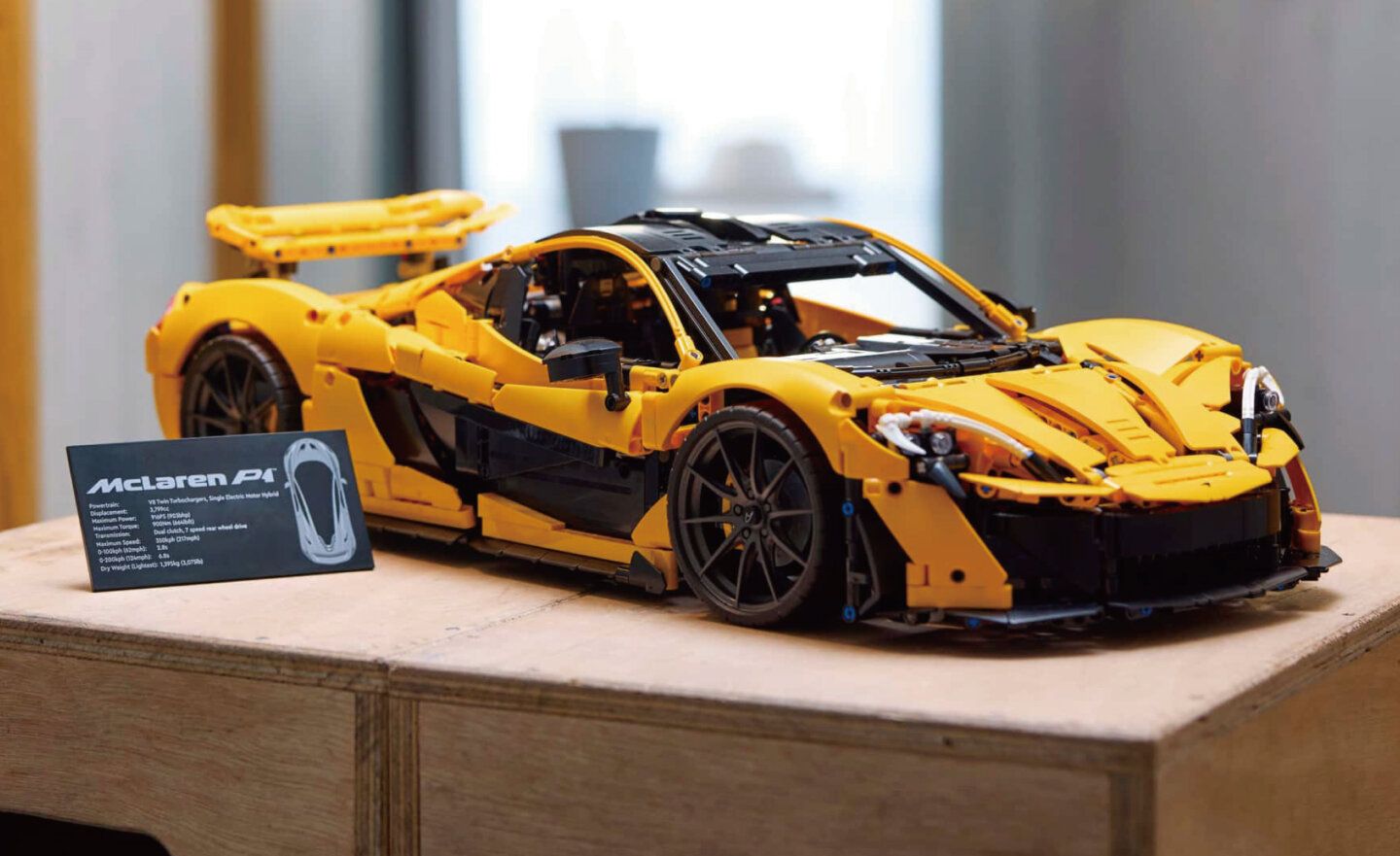 Lego 樂高推出科技版 McLaren P1 麥拉倫超跑，擁有迷你 V8 引擎、可上掀車門和調整尾翼